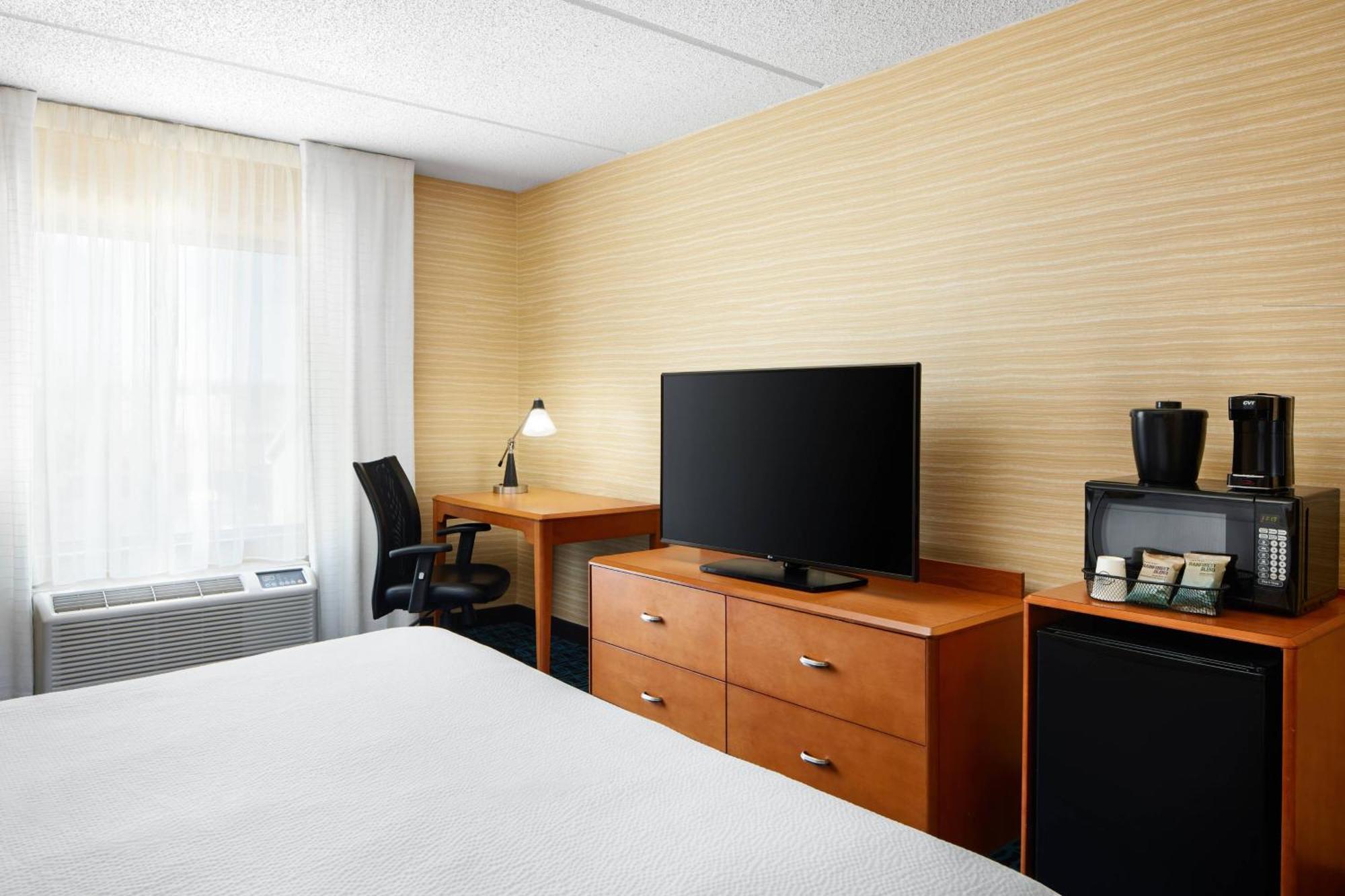 Fairfield Inn And Suites By Marriott Plainville Exterior photo